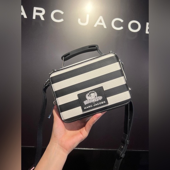 Marc Jacobs Betty Boop Black and White Crossbody Handbag - Picture 2 of 7